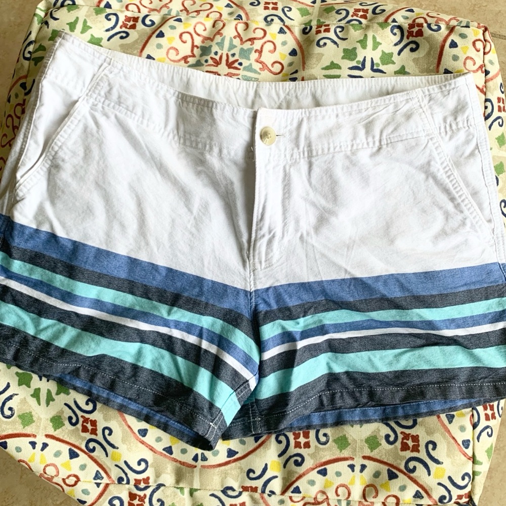 Columbia PFG White Striped Cotton Casual Shorts